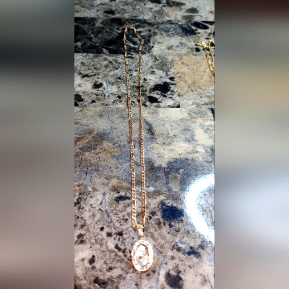 10k Figaro chain & diamond pendant weights 3.1 grams